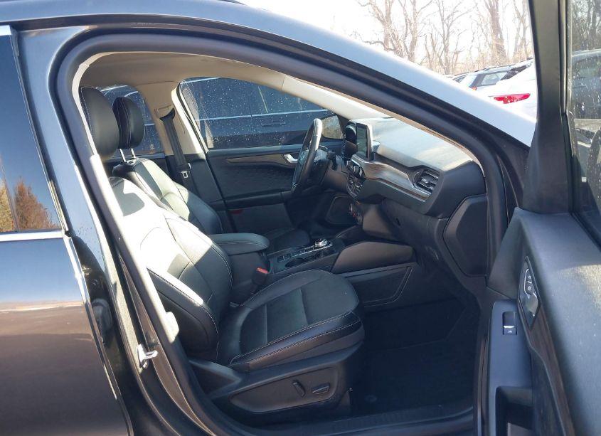 Photo 5 of 2020 Ford Escape TITANIUM (VIN 1FMCU9J92LUB41356)