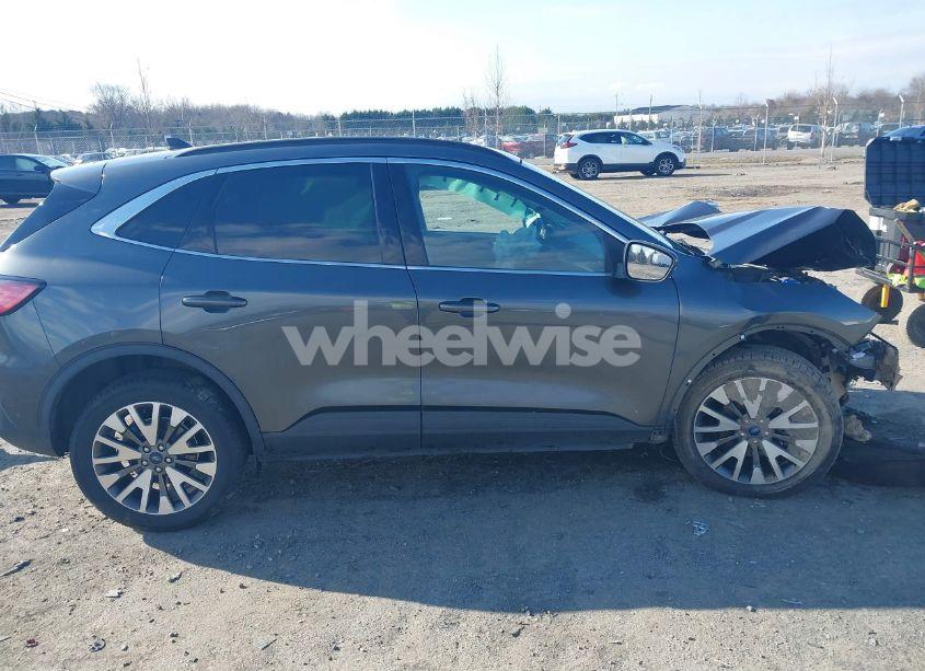 Photo 13 of 2020 Ford Escape TITANIUM (VIN 1FMCU9J93LUB24971)