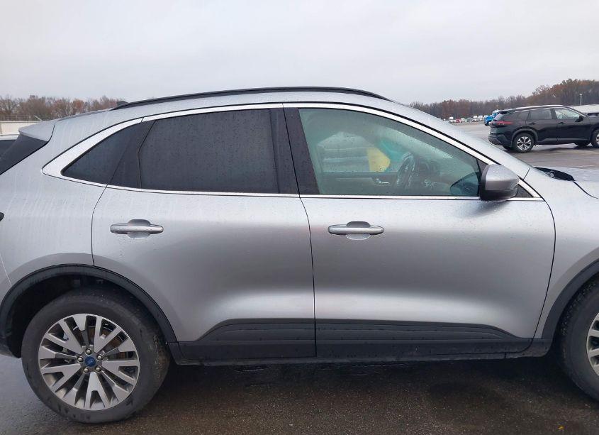 Photo 13 of 2022 Ford Escape TITANIUM (VIN 1FMCU9J95NUA71225)