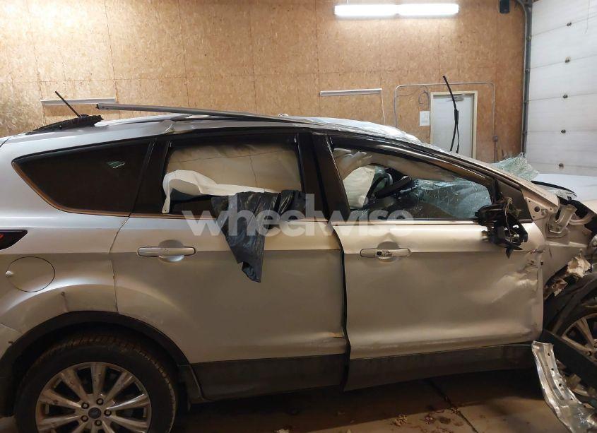 Photo 13 of 2018 Ford Escape TITANIUM (VIN 1FMCU9J96JUB77385)