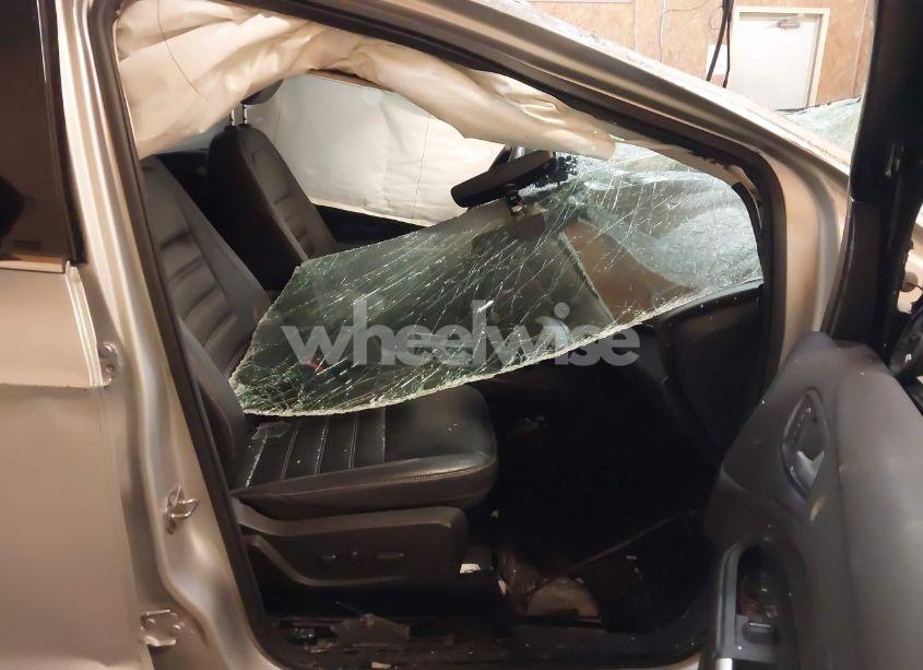 Photo 5 of 2018 Ford Escape TITANIUM (VIN 1FMCU9J96JUB77385)