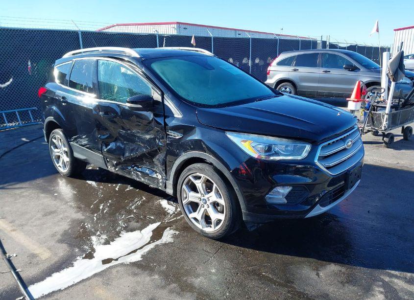 2019 Ford Escape TITANIUM (VIN 1FMCU9J96KUB42587) main photo