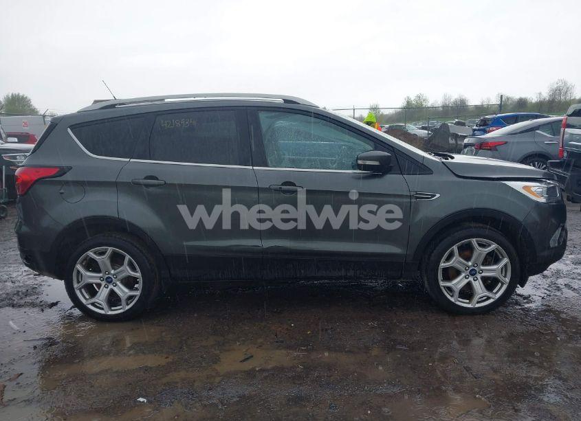 Photo 14 of 2019 Ford Escape TITANIUM (VIN 1FMCU9J97KUB42825)