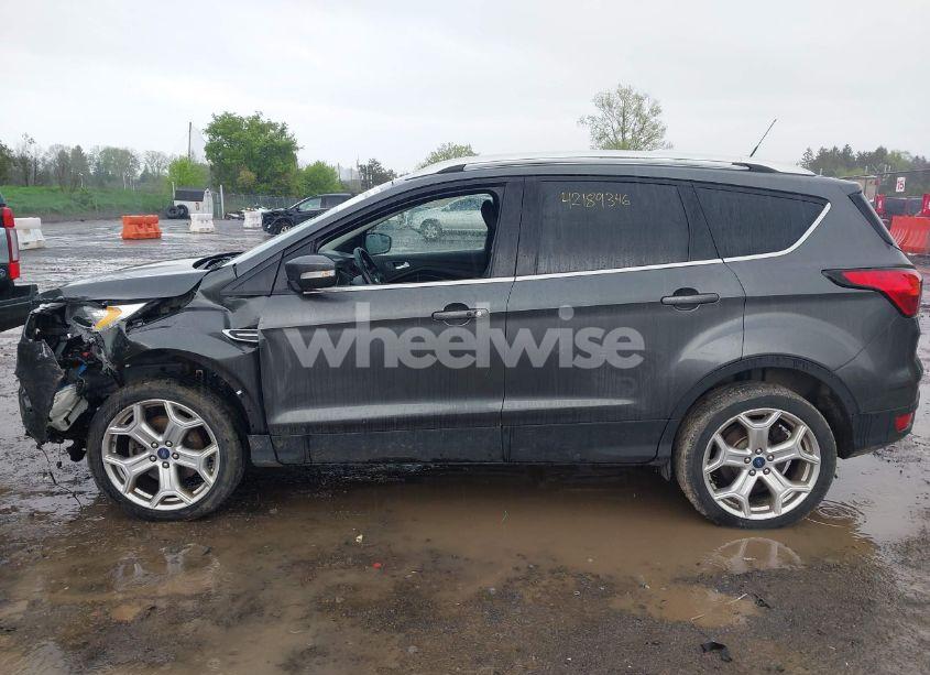 Photo 15 of 2019 Ford Escape TITANIUM (VIN 1FMCU9J97KUB42825)