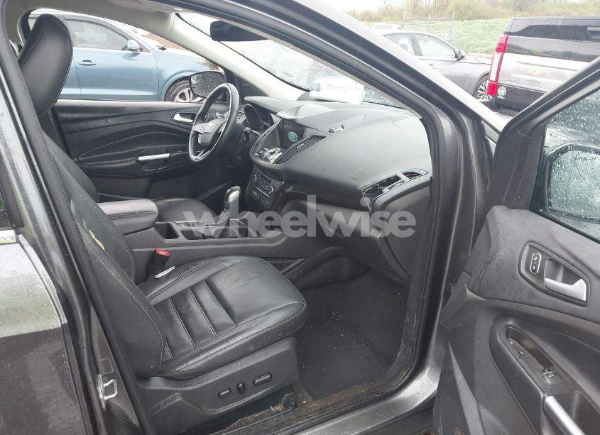 Photo 5 of 2019 Ford Escape TITANIUM (VIN 1FMCU9J97KUB42825)