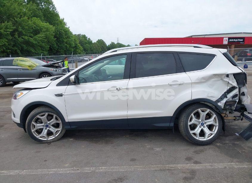 Photo 14 of 2018 Ford Escape TITANIUM (VIN 1FMCU9J99JUB50522)