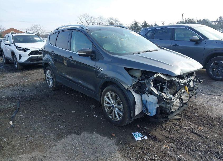 2018 Ford Escape TITANIUM (VIN 1FMCU9J99JUC55609) main photo