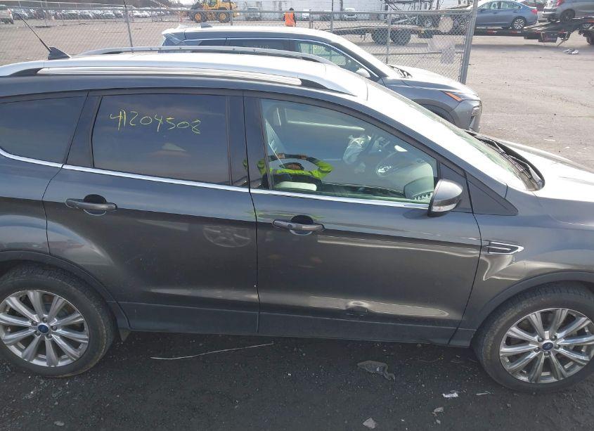 Photo 14 of 2018 Ford Escape TITANIUM (VIN 1FMCU9J99JUC55609)