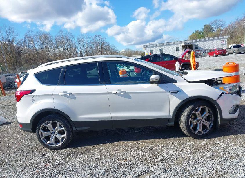 Photo 13 of 2019 Ford Escape TITANIUM (VIN 1FMCU9J99KUA30737)
