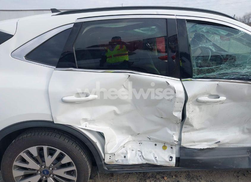 Photo 19 of 2020 Ford Escape TITANIUM (VIN 1FMCU9J99LUB45419)