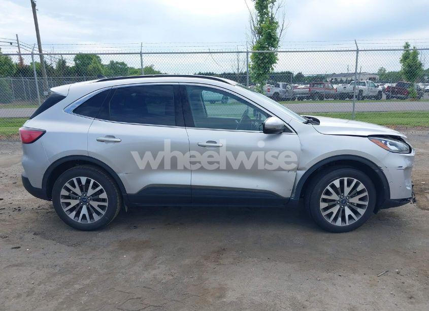 Photo 13 of 2020 Ford Escape TITANIUM (VIN 1FMCU9J99LUB45758)