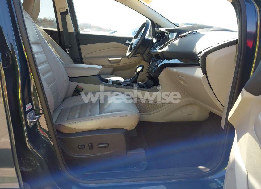 Photo 5 of 2019 Ford Escape TITANIUM (VIN 1FMCU9J9XKUC26167)