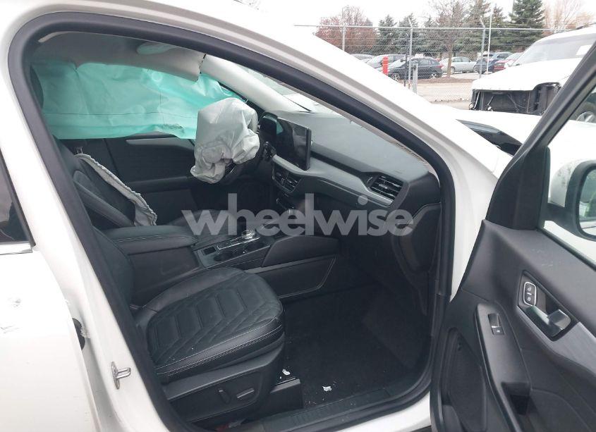 Photo 5 of 2024 Ford Escape PLATINUM (VIN 1FMCU9JA2RUA09782)