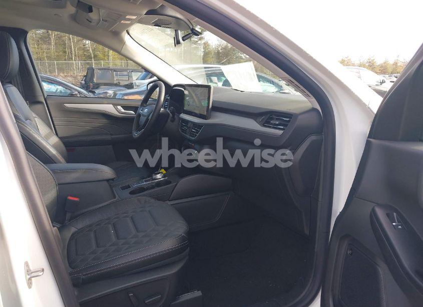 Photo 5 of 2024 Ford Escape PLATINUM (VIN 1FMCU9JA4RUB23797)