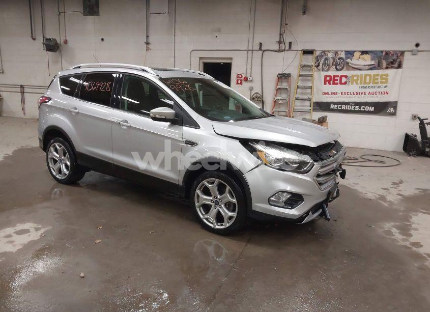 2017 Ford Escape TITANIUM (VIN 1FMCU9JD5HUB48233) main photo