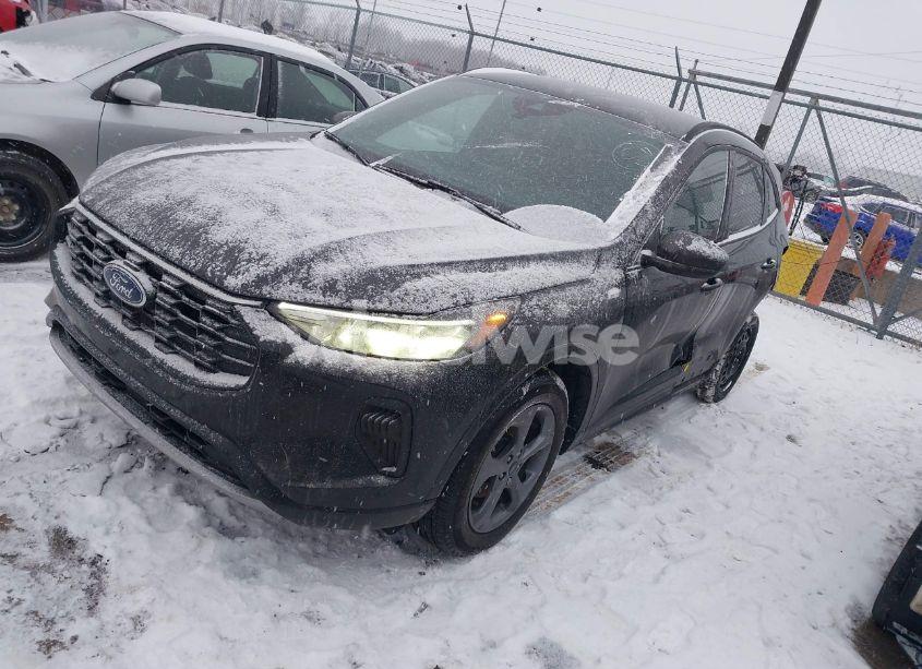 Photo 2 of 2024 Ford Escape ST-LINE (VIN 1FMCU9MN0RUB61879)