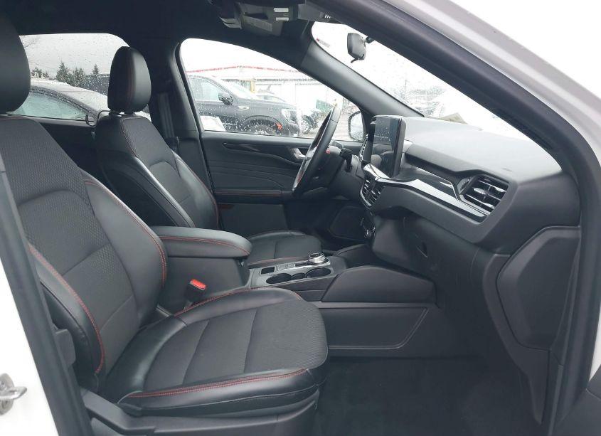 Photo 5 of 2024 Ford Escape ST-LINE (VIN 1FMCU9MN1RUA05687)