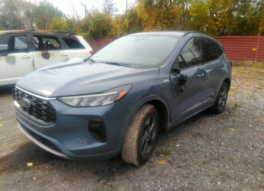 Photo 2 of 2023 Ford Escape ST-LINE (VIN 1FMCU9MN2PUB30422)
