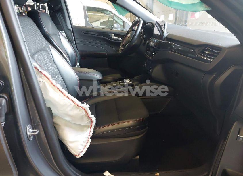 Photo 5 of 2023 Ford Escape ST-LINE (VIN 1FMCU9MN6PUA10350)