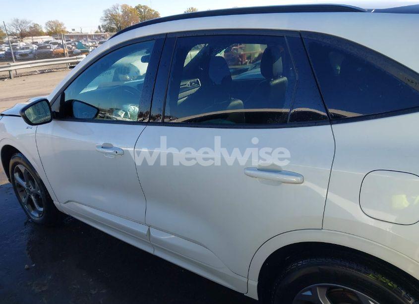 Photo 15 of 2024 Ford Escape ST-LINE (VIN 1FMCU9MN6RUA10299)
