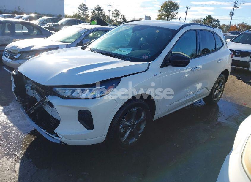Photo 2 of 2024 Ford Escape ST-LINE (VIN 1FMCU9MN6RUA10299)