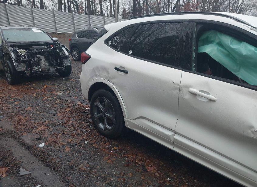 Photo 18 of 2024 Ford Escape ST-LINE (VIN 1FMCU9MN7RUB27261)