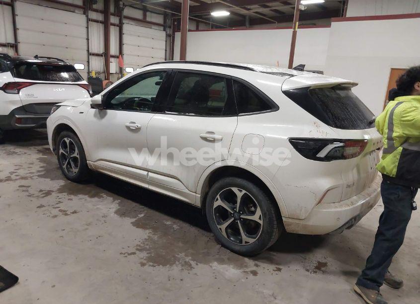 Photo 3 of 2024 Ford Escape ST-LINE SELECT (VIN 1FMCU9NA7RUA40276)
