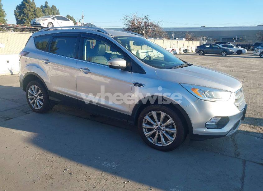 2017 Ford Escape (VIN 1FMCUOJ92HUE97793) main photo