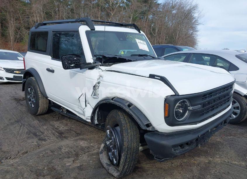 2022 Ford Bronco (VIN 1FMDE5AH2NLB64677) main photo