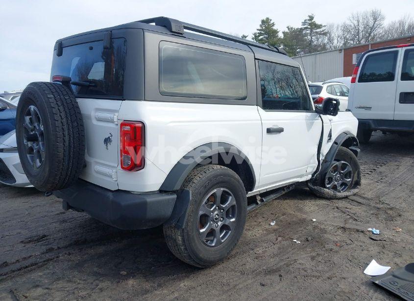 Photo 4 of 2022 Ford Bronco (VIN 1FMDE5AH2NLB64677)