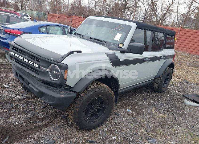 Photo 2 of 2022 Ford Bronco (VIN 1FMDE5BH0NLA74104)