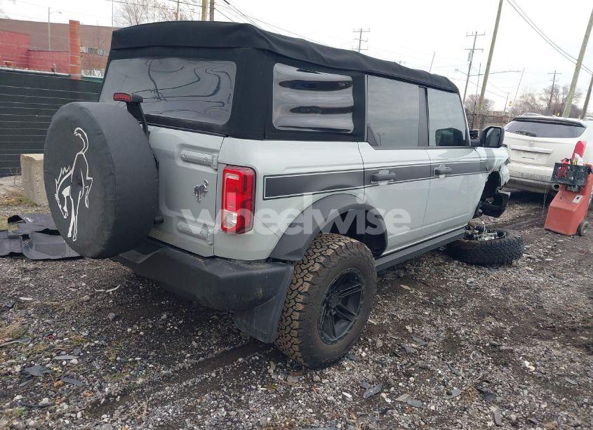 Photo 4 of 2022 Ford Bronco (VIN 1FMDE5BH0NLA74104)