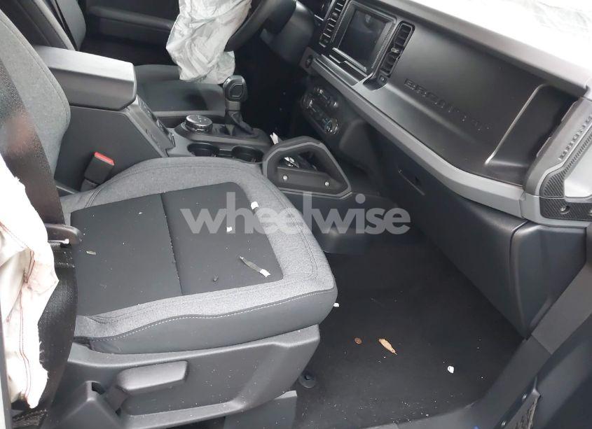 Photo 5 of 2022 Ford Bronco (VIN 1FMDE5BH0NLA74104)