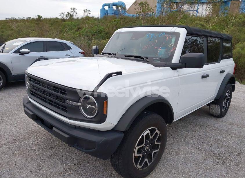 Photo 2 of 2021 Ford Bronco (VIN 1FMDE5BH1MLB01714)