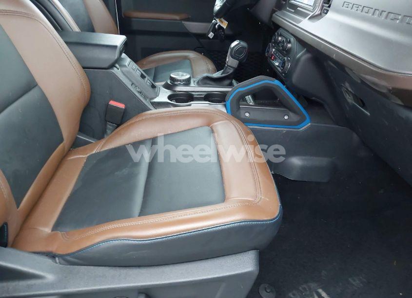 Photo 5 of 2022 Ford Bronco OUTER BANKS (VIN 1FMDE5BH3NLB46428)