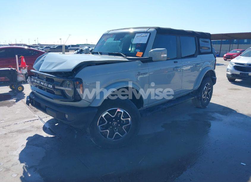 Photo 2 of 2021 Ford Bronco OUTER BANKS (VIN 1FMDE5BHXMLB06040)