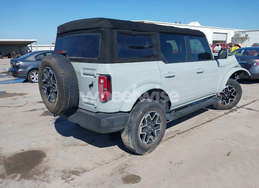 Photo 4 of 2021 Ford Bronco OUTER BANKS (VIN 1FMDE5BHXMLB06040)