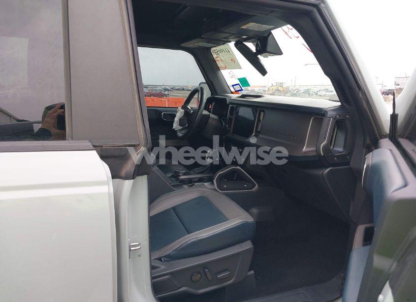 Photo 5 of 2021 Ford Bronco OUTER BANKS (VIN 1FMDE5BHXMLB06040)