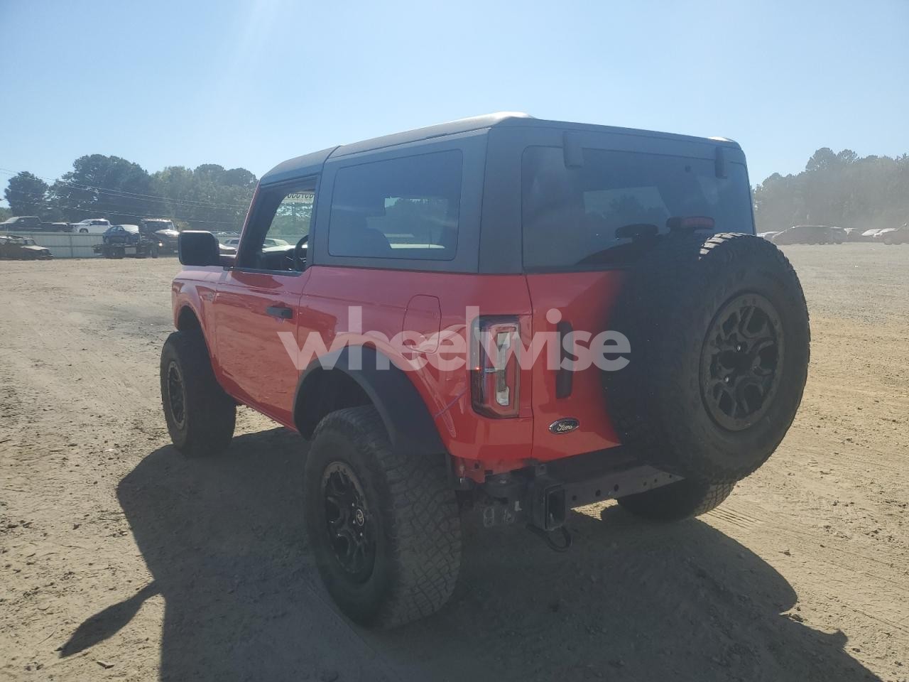 Photo 2 of 2022 FORD BRONCO BASE (VIN 1FMDE5CP0NLA81589)