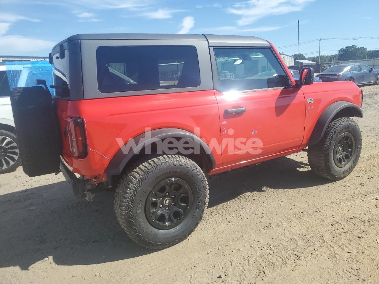 Photo 3 of 2022 FORD BRONCO BASE (VIN 1FMDE5CP0NLA81589)