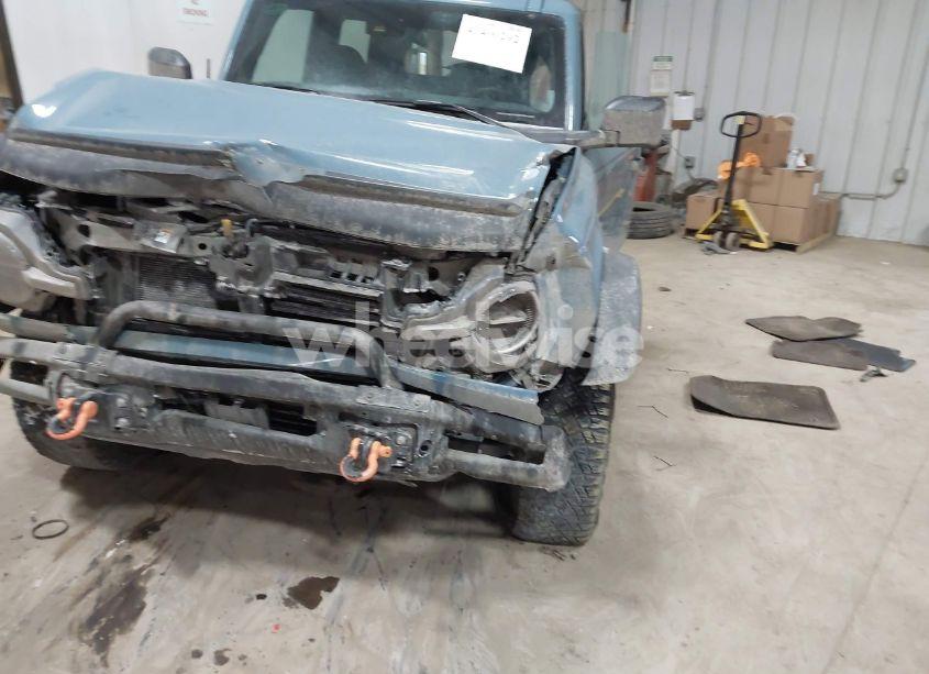 Photo 2 of 2022 Ford Bronco (VIN 1FMDE5CP1NLB85881)