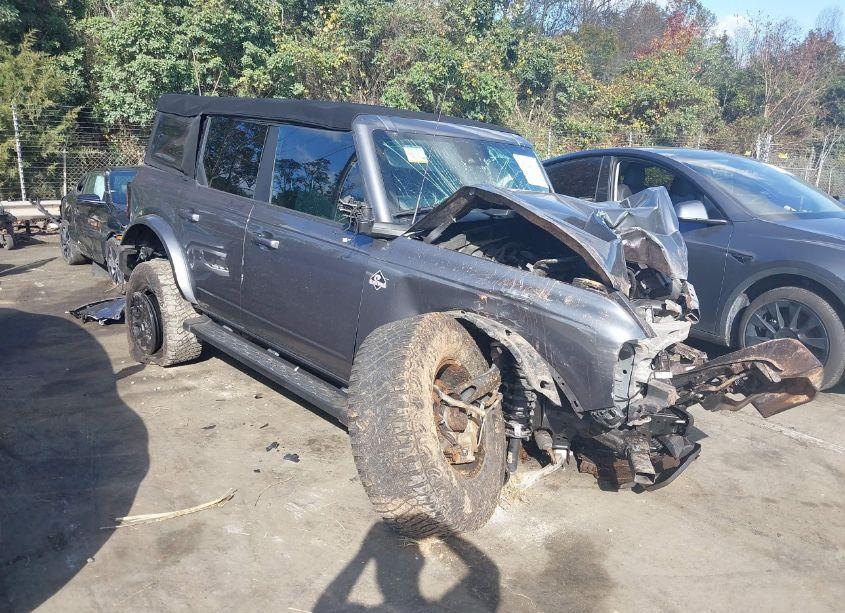 2022 Ford Bronco OUTER BANKS (VIN 1FMDE5DH0NLA84029) main photo