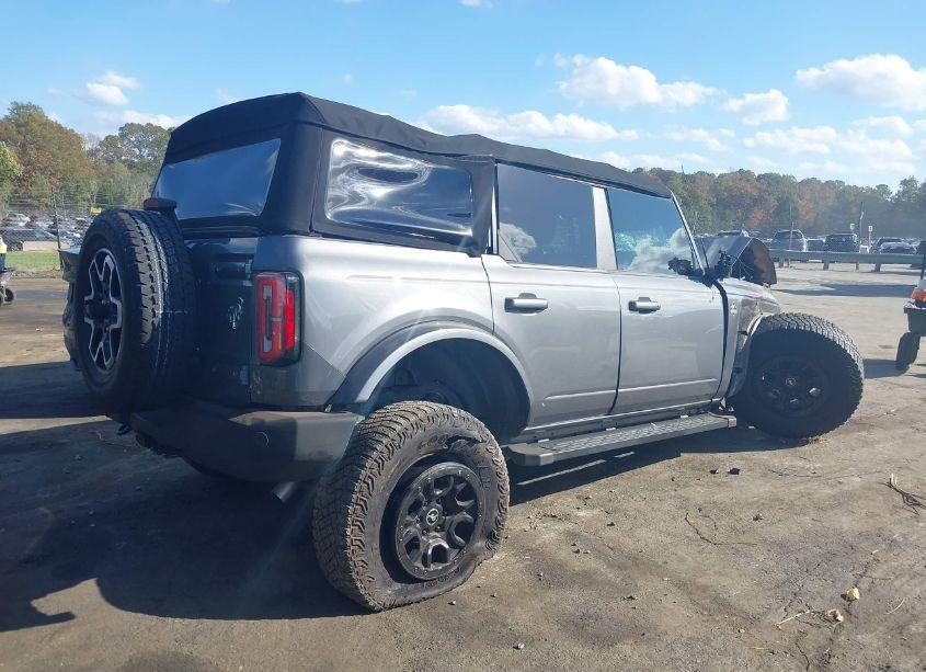 Photo 4 of 2022 Ford Bronco OUTER BANKS (VIN 1FMDE5DH0NLA84029)