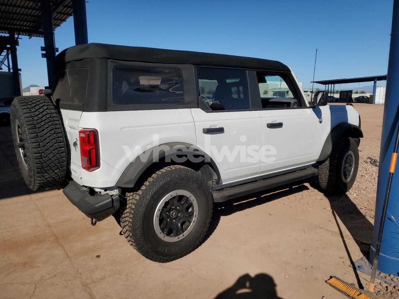 Photo 3 of 2023 FORD BRONCO BASE (VIN 1FMDE5DH0PLB93142)