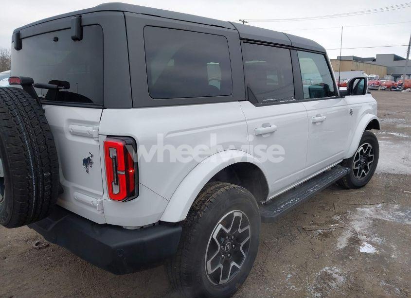 Photo 4 of 2023 Ford Bronco OUTER BANKS (VIN 1FMDE5DH4PLB80894)