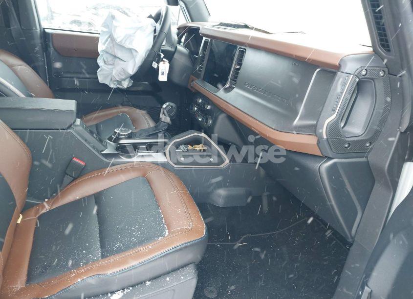 Photo 5 of 2024 Ford Bronco OUTER BANKS (VIN 1FMDE8BH2RLB47383)