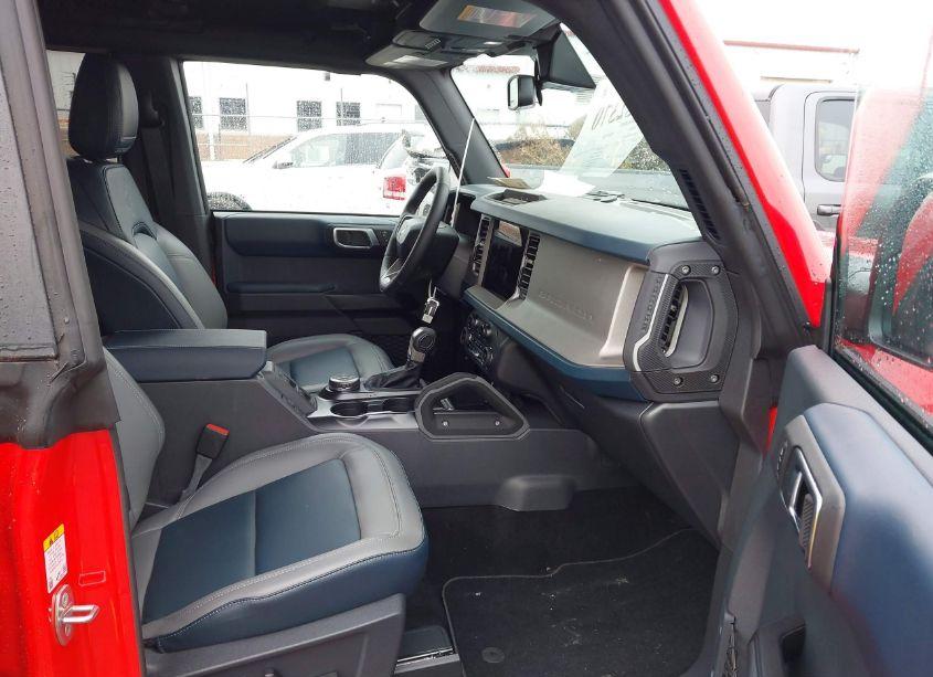 Photo 5 of 2024 Ford Bronco OUTER BANKS (VIN 1FMDE8BH3RLA77117)