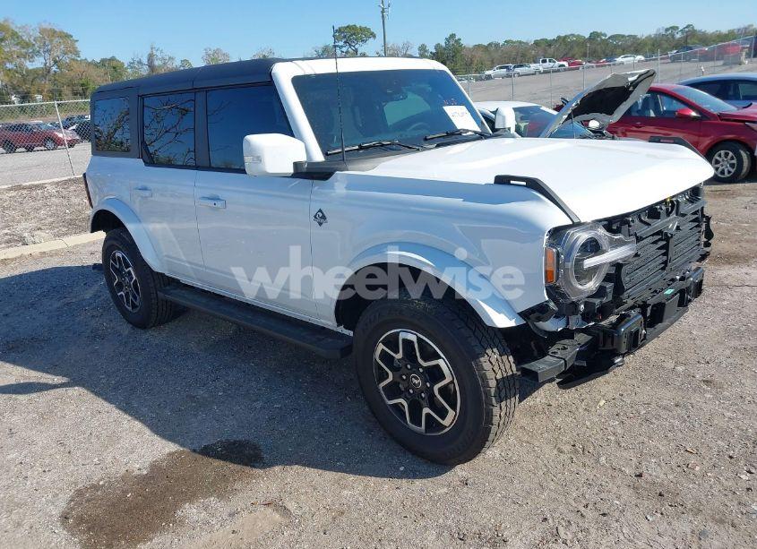 2024 Ford Bronco OUTER BANKS (VIN 1FMDE8BH6RLB35995) main photo