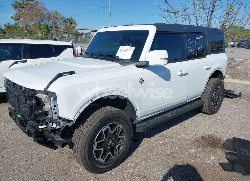 Photo 2 of 2024 Ford Bronco OUTER BANKS (VIN 1FMDE8BH6RLB35995)
