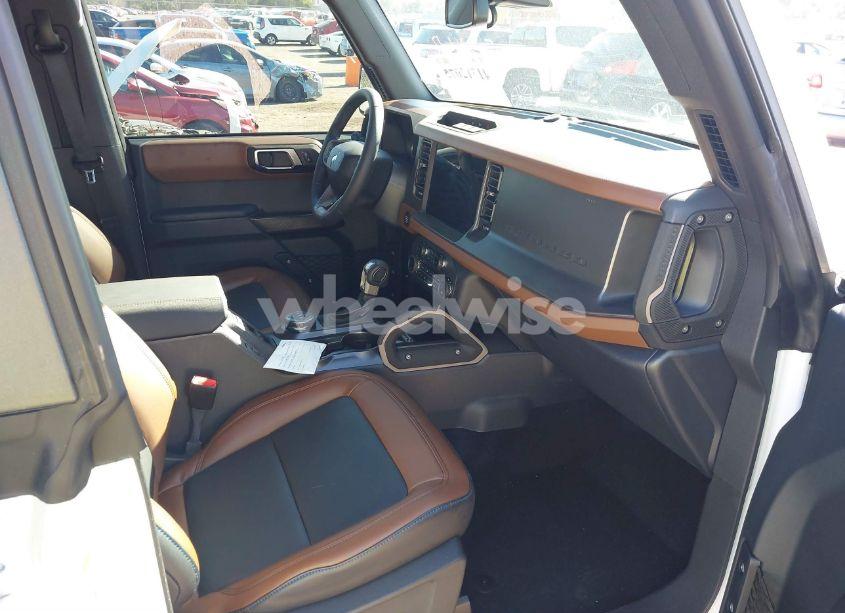 Photo 5 of 2024 Ford Bronco OUTER BANKS (VIN 1FMDE8BH6RLB35995)